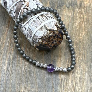 AMEHTYST pyrite beaded bracelet / super dainty